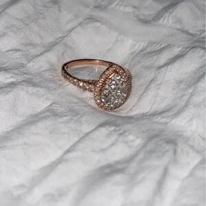 Gorgeous 10KT 1.00 CTW Cluster I2+ Diamond Pear shaped Halo Engagement Ring.